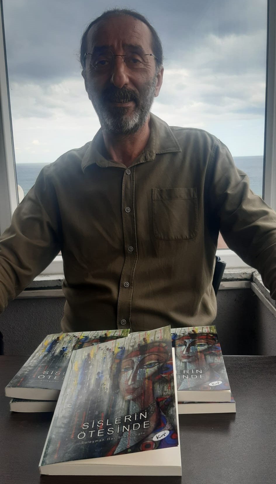 Süleyman Hacıbektaşoğlu’nun “Sislerin Ötesinde” adlı kitabı okurlarıyla buluşuyor