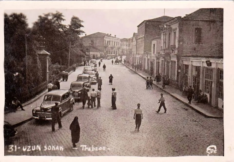 İKİ ÇINARIN GÖLGESİNDE TRABZON