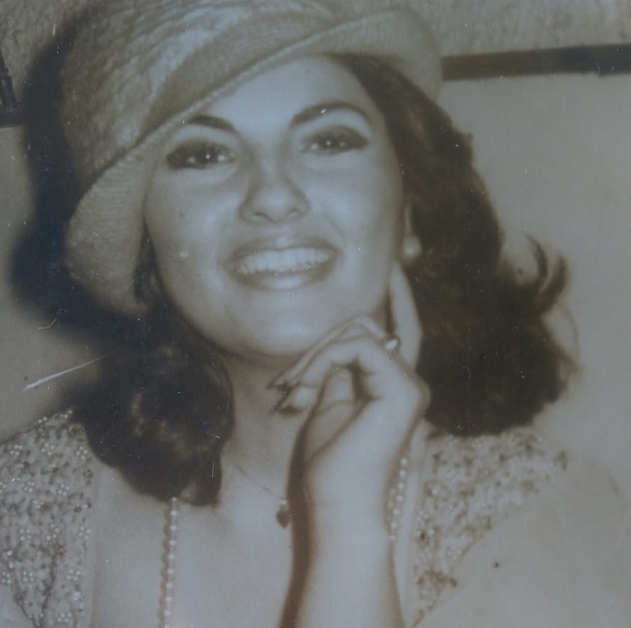 Garip Hicaz’ın en yoğun formundan şarkı söyleyen Fatoş İncegüzel