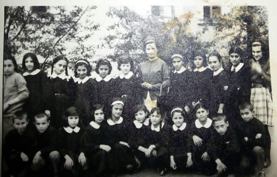 SİYAH ÖNLÜKLÜ ÇOCUKLAR