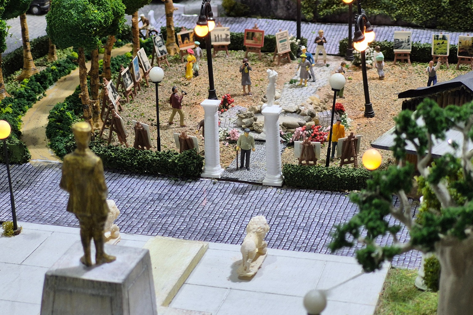 MİNYATÜRDE FOTOĞRAF SERGİSİ AÇILDI